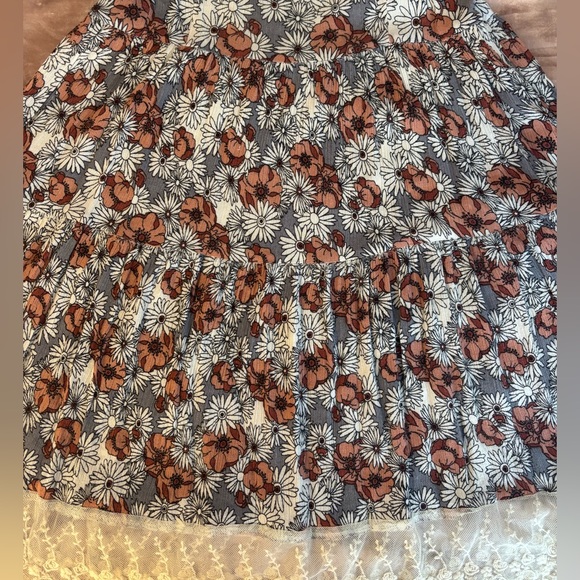 She + Sky Floral Mini Dress in Gray and Brown with Lace Trim - Picture 5 of 7
